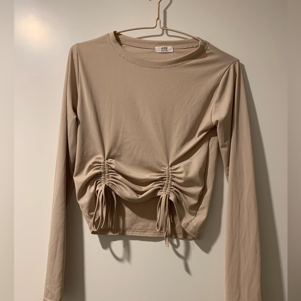 Long sleeve crop top with ruching